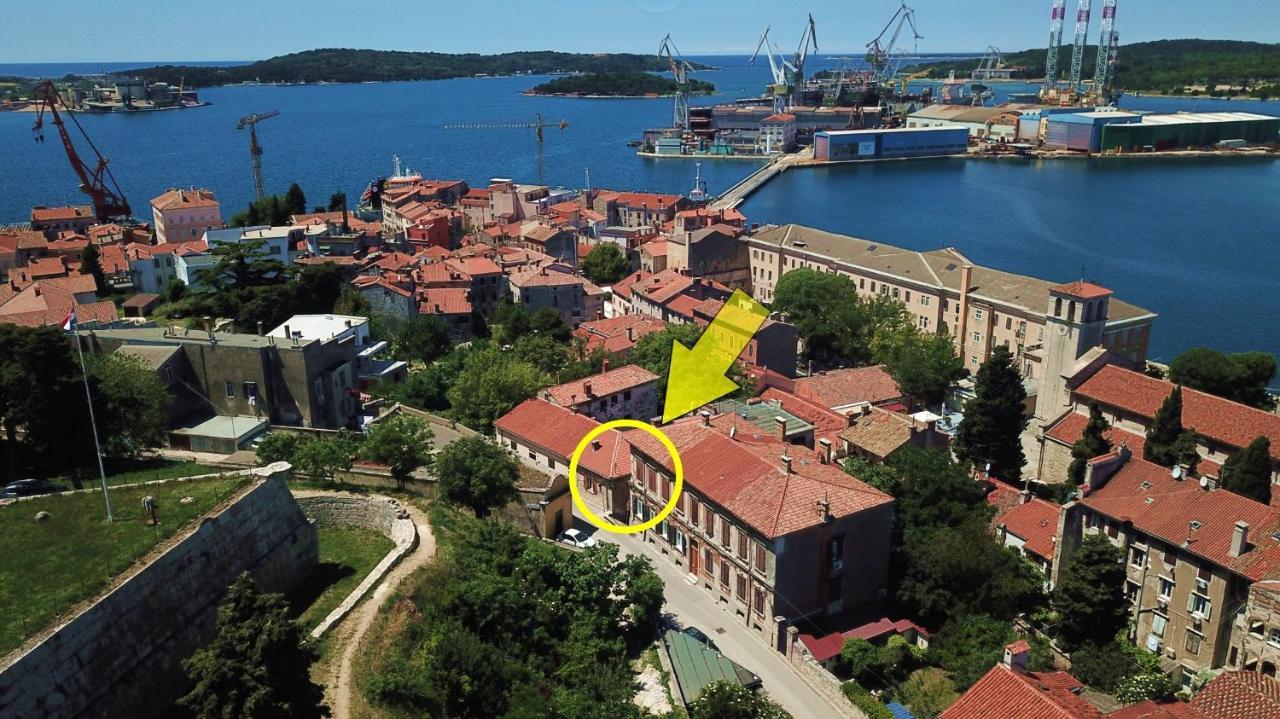 Apartment Castle Pula Exterior photo
